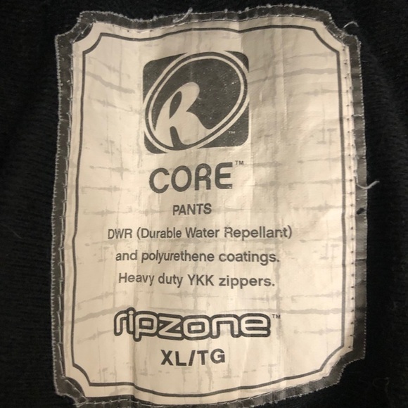 - Youth Black Ski Pants. Ripzone XL - Picture 7 of 9